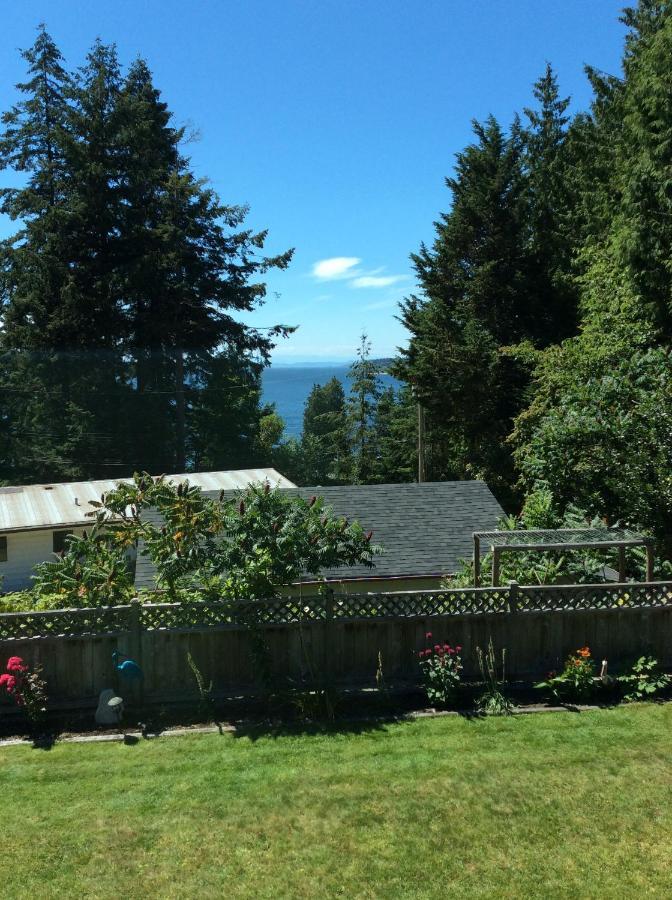 Gone Coastal Hotel Sechelt Exterior photo