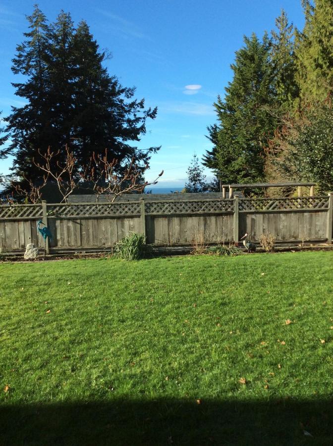 Gone Coastal Hotel Sechelt Exterior photo