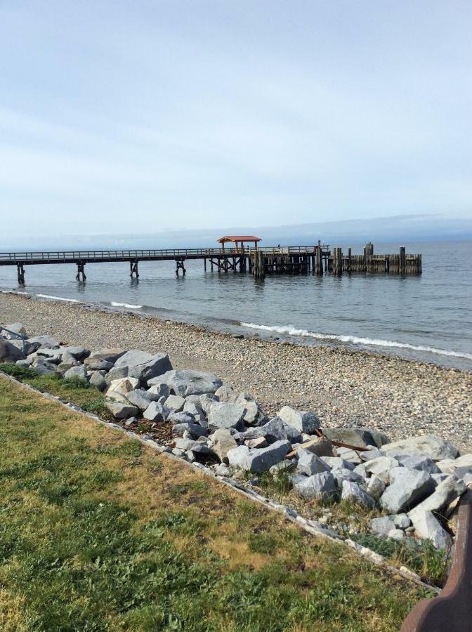 Gone Coastal Hotel Sechelt Exterior photo